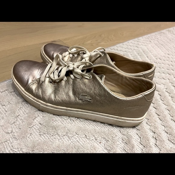 Lacoste Showcourt Lowrise Sneaker - gold size 8 - Picture 5 of 7